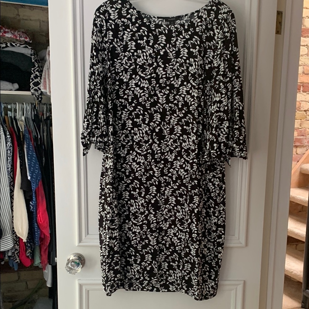 Black and White Floral Patterned 3/4 Sleeve Dress